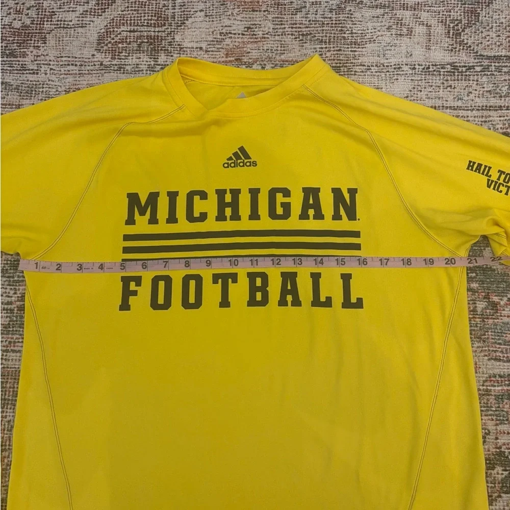 Adidas Michigan football drifit tee, Men’s Small